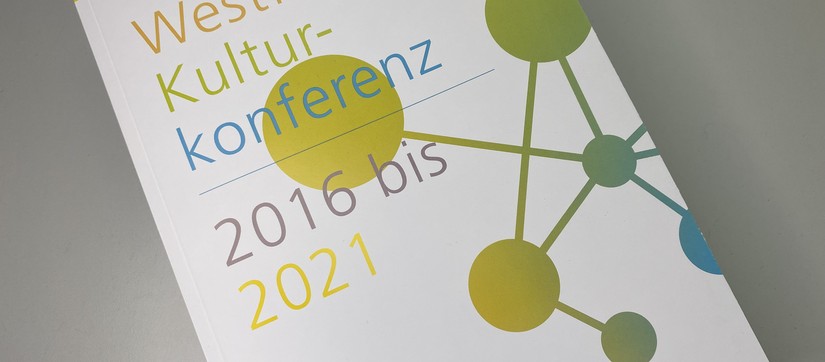 Buchumschlag des Buches "Westfälische Kulturkonferenz 2016 bis 2021", das vom Referat "Strategische Beratung/Kultur in Westfalen" veröffentlicht wurde